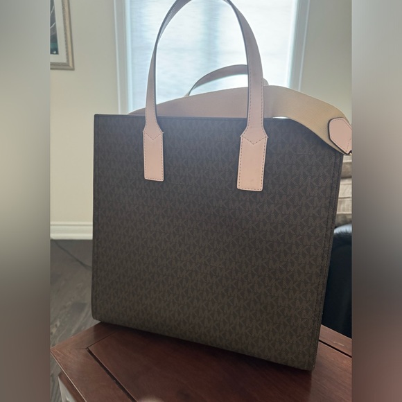 Large Blush Powder Michael Kors Tote Bag 🤎 - Picture 7 of 7